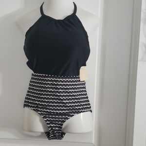 NWT Side Cutout Super Cute Swimsuit